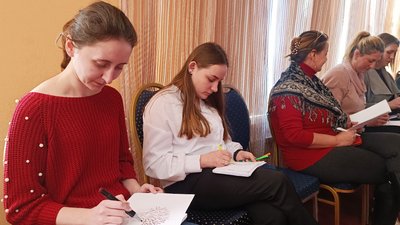 Війна, психологи та лікарняні клоуни: в Ужгороді вивчали способи відновлення дітей від психологічних травм Війна, психологи та лікарняні клоуни: в Ужгороді вивчали способи відновлення дітей від психологічних травм