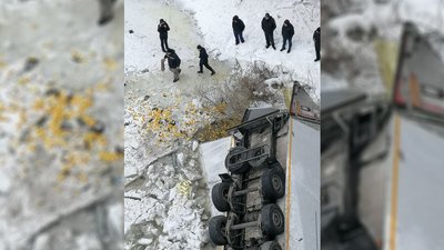 Біля Чернігова фура злетіла з мосту в Десну Біля Чернігова фура злетіла з мосту в Десну