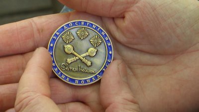 Матері військовослужбовця побратими передали медаль її сина "За досягнення", серпень 2023, Хмельницький Матері військовослужбовця побратими передали медаль її сина "За досягнення", серпень 2023, Хмельницький