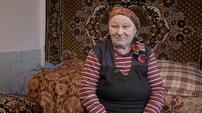 "Шию щодня": 79-річна волинянка шиє адаптивний одяг для військових "Шию щодня": 79-річна волинянка шиє адаптивний одяг для військових