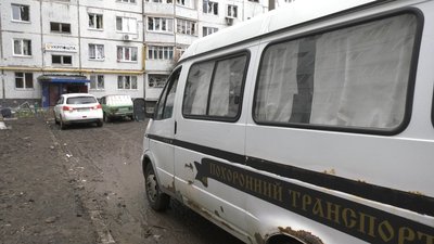 "Кричу: "Сергію, виходь". Тиша": наслідки обстрілу РФ житлового масиву у Харкові "Кричу: "Сергію, виходь". Тиша": наслідки обстрілу РФ житлового масиву у Харкові
