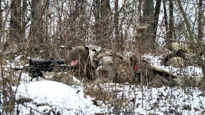 Обороняв Донеччину, загинув у боях за Харків: родині захисника України вручили посмертну нагороду Обороняв Донеччину, загинув у боях за Харків: родині захисника України вручили посмертну нагороду