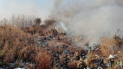 У Тлумачі на Франківщині горить сміттєзвалище У Тлумачі на Франківщині горить сміттєзвалище