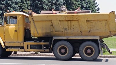 У Кам'янському на Дніпропетровщині демонтували бюст Брежнєва: що відомо У Кам'янському на Дніпропетровщині демонтували бюст Брежнєва: що відомо