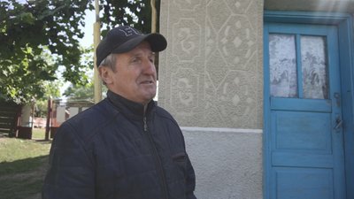 На Тернопільщині пенсіонерка ходить босоніж