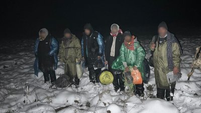 Прикордонники Житомирщини затримали мігрантів, яких до кордону з Україною привезли білоруські прикордонники Прикордонники Житомирщини затримали мігрантів, яких до кордону з Україною привезли білоруські прикордонники