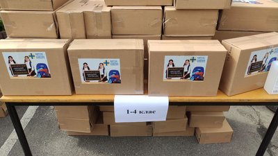 Тернопільський "Карітас" зібрав понад 200 шкільних портфеликів для дітей Тернопільський "Карітас" зібрав понад 200 шкільних портфеликів для дітей