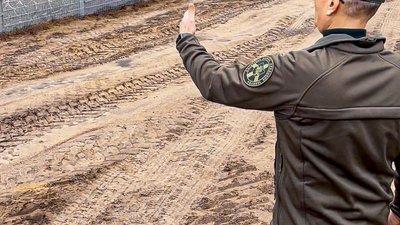 На кордоні Литви та Білорусі встановили 150 км колючого дроту та 10 км стаціонарних загорож На кордоні Литви та Білорусі встановили 150 км колючого дроту та 10 км стаціонарних загорож