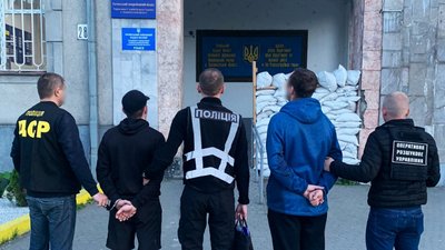 Двох закарпатців підозрюють у відправленні призовників за кордон