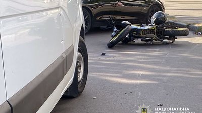 У Полтаві зіткнулися Renault і мотоцикл: 17-річного водія госпіталізували