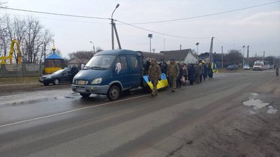 На Чернігівщині попрощалися із шістьма військовослужбовцями ЗСУ, які захищали Україну На Чернігівщині попрощалися із шістьма військовослужбовцями ЗСУ, які захищали Україну
