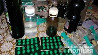 Херсонські поліцейські затримали групу наркодилерів