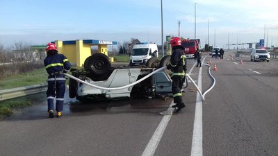 На Рівненщині перекинувся автомобіль, є травмований На Рівненщині перекинувся автомобіль, є травмований