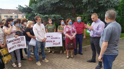 Не отримали доплати за хворих з COVID-19. На Прикарпатті протестують медики Не отримали доплати за хворих з COVID-19. На Прикарпатті протестують медики