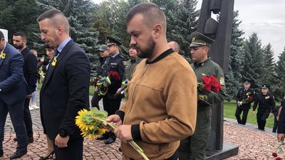 Українських воїнів вшанували в Ужгороді на Пагорбі Слави Українських воїнів вшанували в Ужгороді на Пагорбі Слави