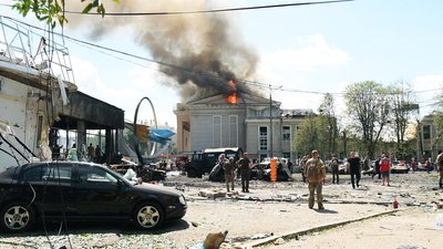 "Знімаєш рукавиці, а руки в крові", — рятувальник розповів про виїзд на місце ракетного обстрілу у Вінниці "Знімаєш рукавиці, а руки в крові", — рятувальник розповів про виїзд на місце ракетного обстрілу у Вінниці