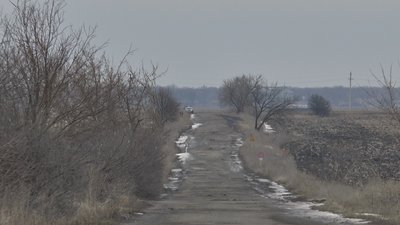 Автобуси звідси до обласного центру їздять тричі на тиждень Автобуси звідси до обласного центру їздять тричі на тиждень