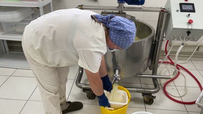 Сироватка з сироварні у Кудрівці на Чернігівщині Сироватка з сироварні у Кудрівці на Чернігівщині