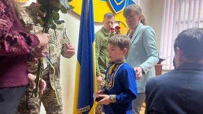 У Житомирі рідним загиблих за Україну воїнів передали державні нагороди У Житомирі рідним загиблих за Україну воїнів передали державні нагороди
