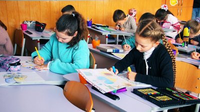 "Ти не один": як у Вінниці шкільний волонтерський центр допомагає захисникам "Ти не один": як у Вінниці шкільний волонтерський центр допомагає захисникам