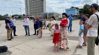 У Сумах відбувається акція проти дистанційної освіти У Сумах відбувається акція проти дистанційної освіти