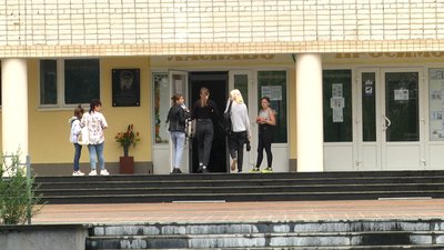У Житомирі в найбільших за кількістю учнів школах діти початкових класів навчатимуться з 12 години