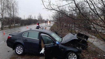 Важко травмованого пасажира BMW після аварії у Любарі доправили до обласної лікарні