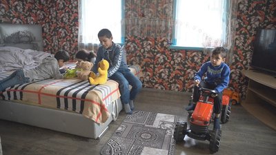 "Там війна була, ракети літали": як на Вінниччині живе табір етнічних ромів із Донеччини "Там війна була, ракети літали": як на Вінниччині живе табір етнічних ромів із Донеччини