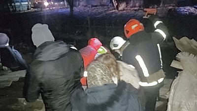 На Житомирщині під час ліквідації пожежі вогнеборці врятували літнє подружжя На Житомирщині під час ліквідації пожежі вогнеборці врятували літнє подружжя