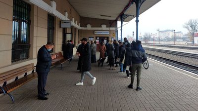 "Вакцинуюся, бо "приперло": репортаж з центрів вакцинації у Франківську