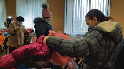 На Херсонщині проходить благодійна акція «Вдягни сусіда»