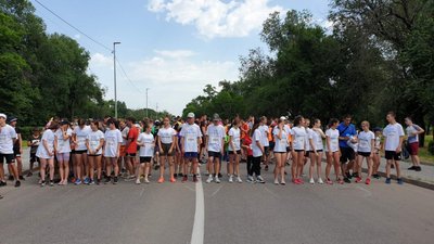 Бігали, гуртом стрибали та присідали. Як у Кропивницькому святкували Олімпійський день Бігали, гуртом стрибали та присідали. Як у Кропивницькому святкували Олімпійський день