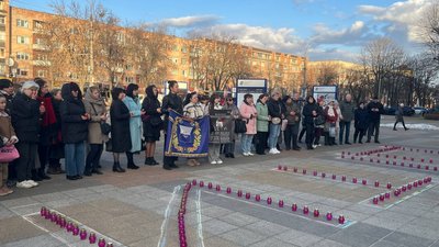 У Черкасах вшанували загиблих від авіаудару по драмтеатру у Маріуполі