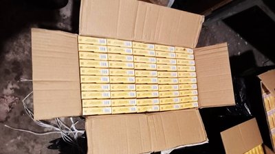 Кинули вантаж і втекли: на Закарпатті прикордонники виявили 8 пакунків сигарет неподалік Румунії Кинули вантаж і втекли: на Закарпатті прикордонники виявили 8 пакунків сигарет неподалік Румунії