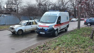 У Полтаві зіткнулися чотири автівки: рух транспорту обмежений У Полтаві зіткнулися чотири автівки: рух транспорту обмежений