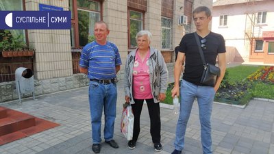 У Білопіллі на Сумщині чоловік оголосив голодування з вимогою повернути пасовище у селі У Білопіллі на Сумщині чоловік оголосив голодування з вимогою повернути пасовище у селі