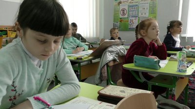 Учні 5 -10 класів повернулися за парти у школах Херсона