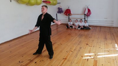 Після реабілітації повернувся до танців: ветеран війни вчить дітей бальних танців на Волині Після реабілітації повернувся до танців: ветеран війни вчить дітей бальних танців на Волині