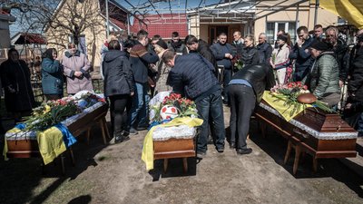 У Мотижині поховали родину старости села, вбиту росіянами У Мотижині поховали родину старости села, вбиту росіянами