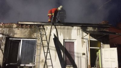На Закарпатті горіла меблева фабрика, на якій уже не працюють На Закарпатті горіла меблева фабрика, на якій уже не працюють