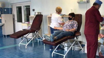 57 людей в Ужгороді стали донорами крові у Всесвітній день донора