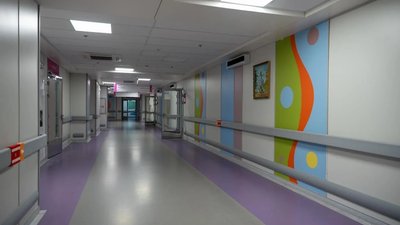 У Києві триває відбудова поруйнованого ударом РФ Охматдиту
