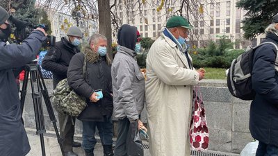 Всесвітній день бідних: у Києві волонтери роздали їжу нужденним Всесвітній день бідних: у Києві волонтери роздали їжу нужденним