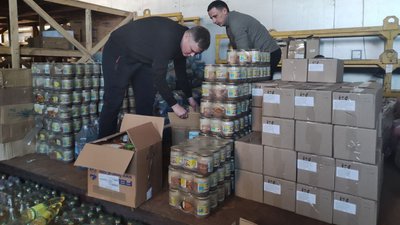 Вивозять людей з-під обстрілів: волонтери зі Слов`янська та Сєвєродонецька працюють у Дніпрі Вивозять людей з-під обстрілів: волонтери зі Слов`янська та Сєвєродонецька працюють у Дніпрі