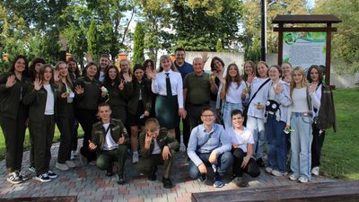Учні шкільного лісництва "Нескучанське"
