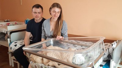 Щоб народити не під вибухи. У Кропивницькому пологовому породіллі-переселенки розповіли свої історії