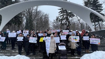 У Вінниці родини військових вимагають демобілізації У Вінниці родини військових вимагають демобілізації
