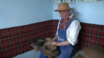 Іван Гончар відкрив єдиний на Буковині музей гончарства Іван Гончар відкрив єдиний на Буковині музей гончарства