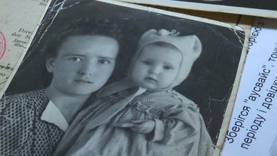 Мама Галина Роп'яник з донькою Оксаною Мама Галина Роп'яник з донькою Оксаною
