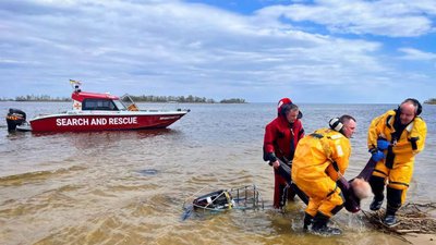 На черкаському пляжі з води дістали тіло чоловіка